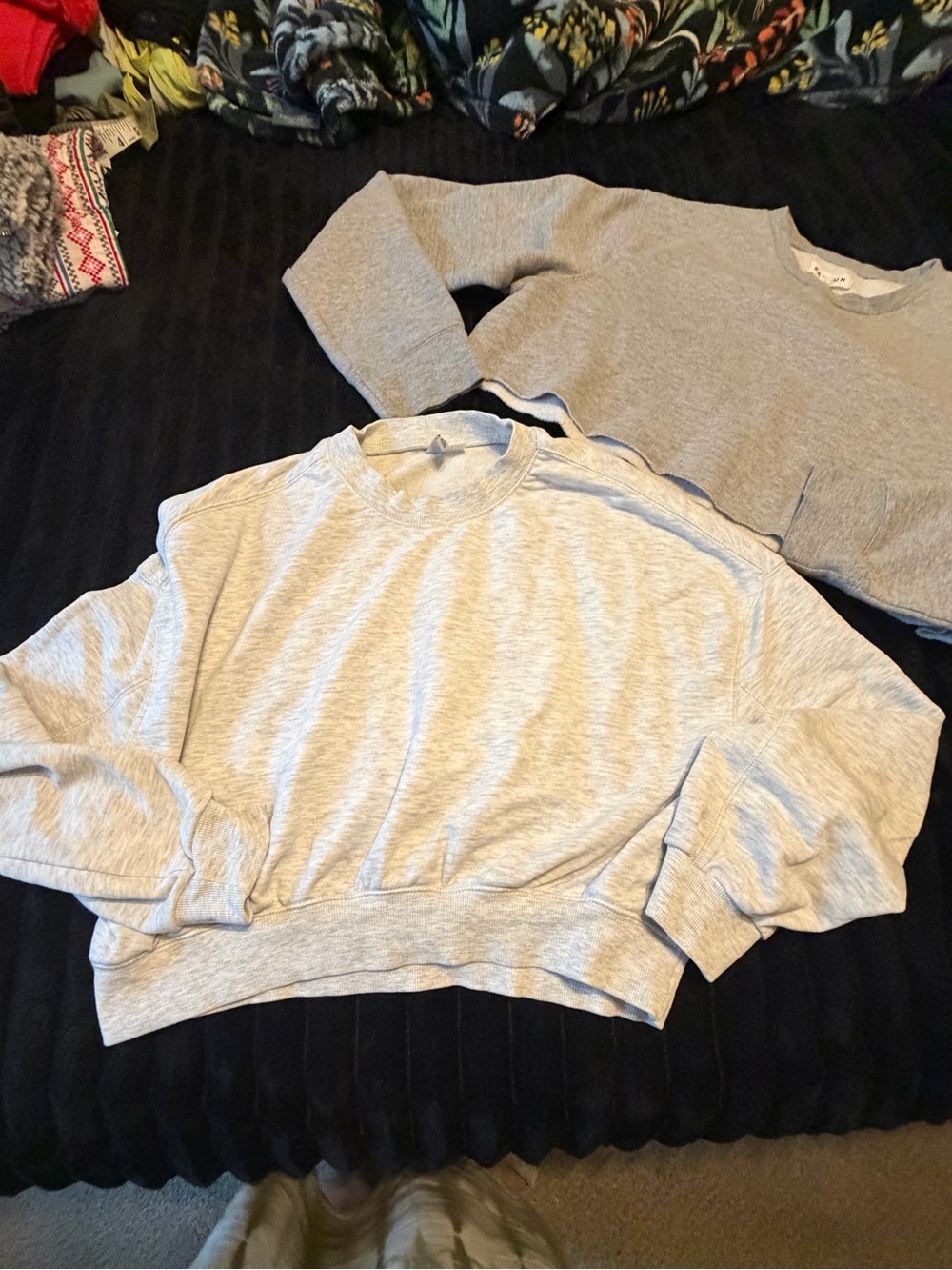 Women’s 2 pack bundle! PacSun and Divided gray cropped sweatshirts in size S